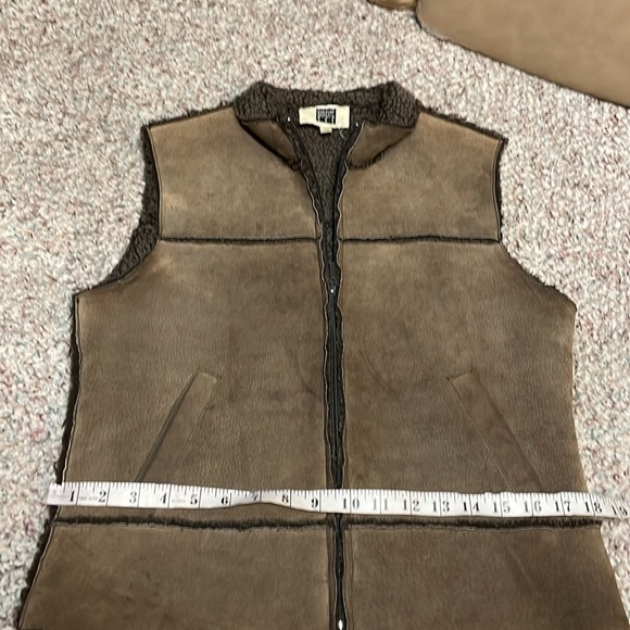 Vintage 90s sherling leather vest with zip front and pockets in excellent shape - Picture 8 of 9